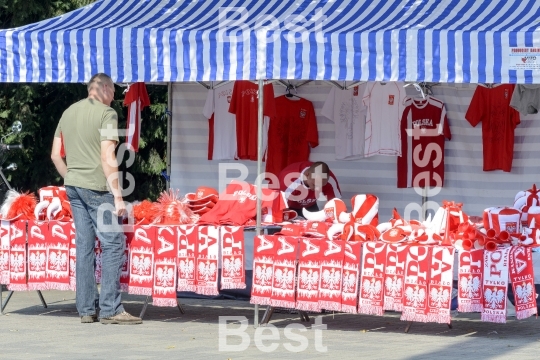 Polish fans accessories stand