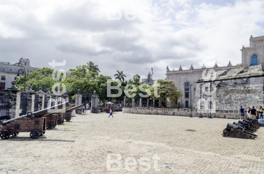 Castillo de la Real Fuerza with old cannons