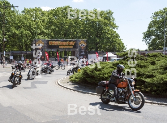 Motorcyclists are leaving event "Harley-Davidson Super Rally 2013"