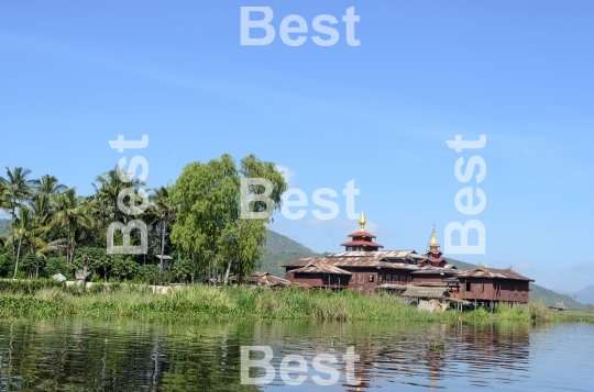 Shwe Yaunghwe Kyaung monastery